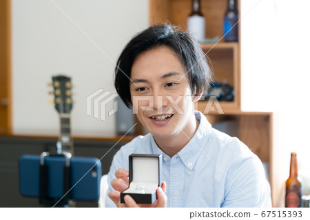 一個在網上求婚的男人[智能手機] 67515393