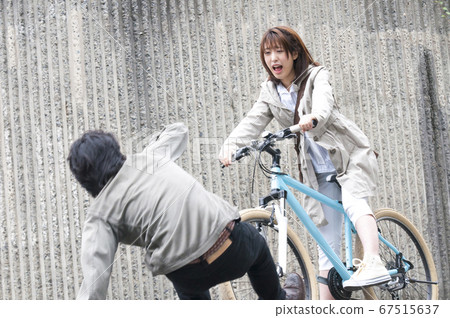 A bicycle accident 67515637