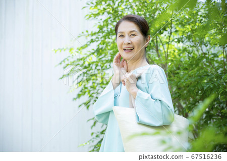 一個女人出去 67516236