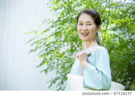 A woman going out 67516237