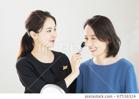 Beauty Staff Senior Woman 67516324