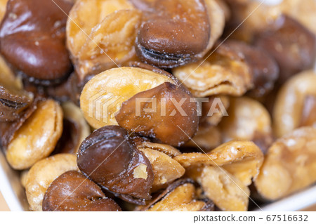 Ankari beans and fried beans 67516632