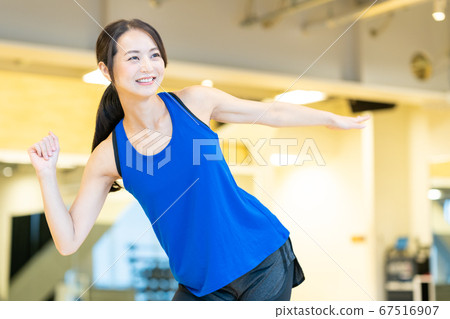 Women's fitness sports gym exercise 67516907