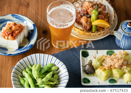 夏季啤酒和小吃 夏季啤酒和小吃 67517433