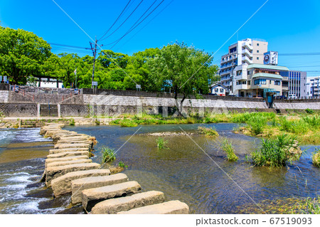 Stepping stones from the Honmei river [Isahaya City, Nagasaki Prefecture] 67519093