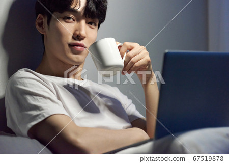 Lifestyle man laptop Lifestyle man laptop 67519878