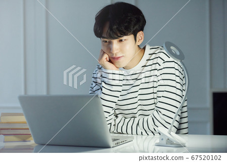 Lifestyle man laptop Lifestyle man laptop 67520102