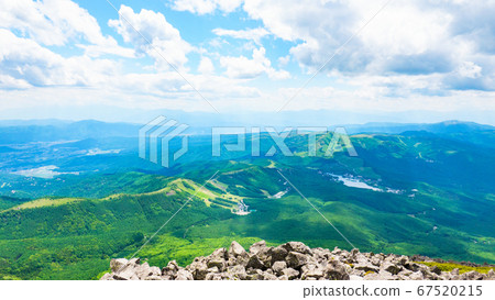 初夏攀立立:從峰頂眺望白羽湖,熊山和霧谷 初夏攀立立:從峰頂眺望白羽湖,熊山和霧谷 67520215