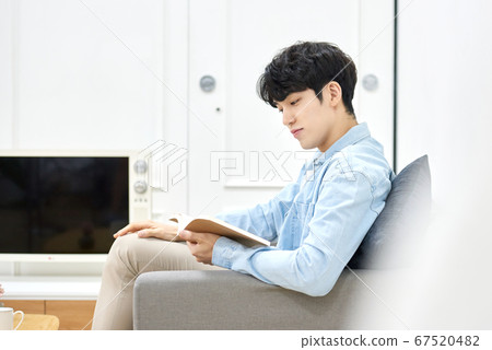 Lifestyle men coffee reading Lifestyle men coffee reading 67520482