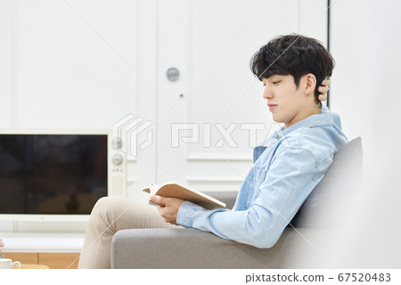 Lifestyle men coffee reading Lifestyle men coffee reading 67520483