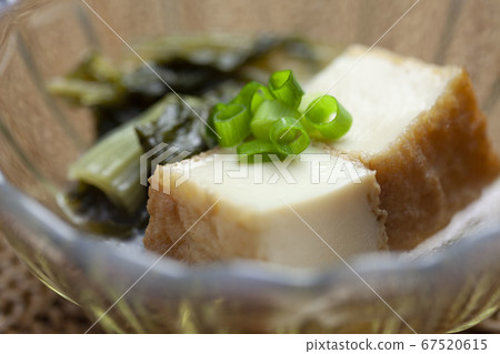 Boiled vegetables with white vegetables and deep-fried tofu 67520615