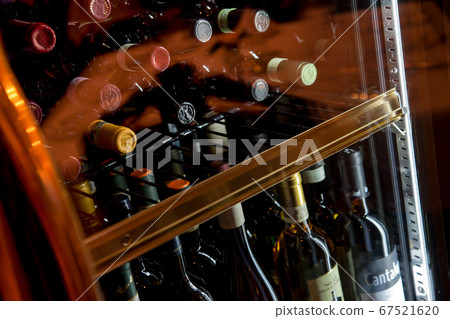 wine cellar 67521620