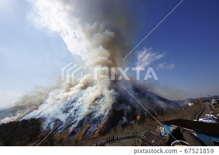 大室山煙霧smoke繞 大室山煙霧smoke繞 67521859