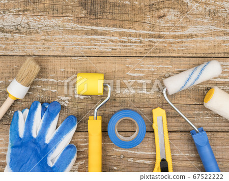 Tool for paint finishing work on wooden 67522222