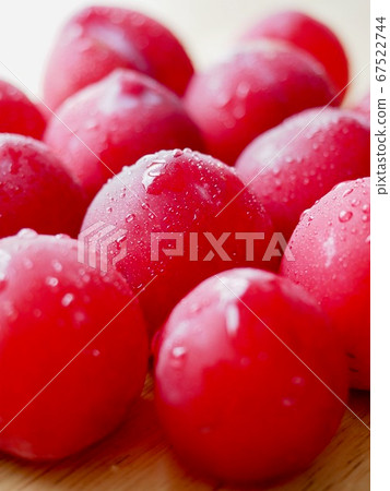 Fresh organic fruit plums from Korea 67522744