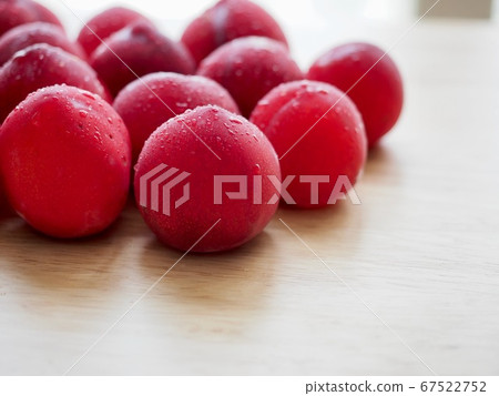 Fresh organic fruit plums from Korea 67522752
