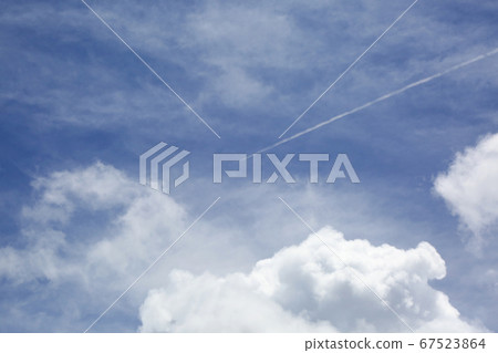Contrails remaining between the blue sky and clouds Contrails remaining between the blue sky and clouds 67523864