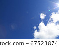 The summer sky where the sunlight is dazzling 67523874