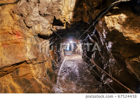 Lighting in limestone tourist caves in the 67524438