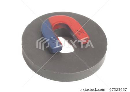 Round and horseshoe magnets Round and horseshoe magnets 67525667