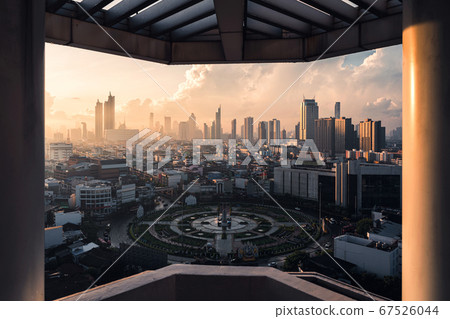 Sunrise over Bangkok city with Wongwianyai Sunrise over Bangkok city with Wongwianyai 67526044