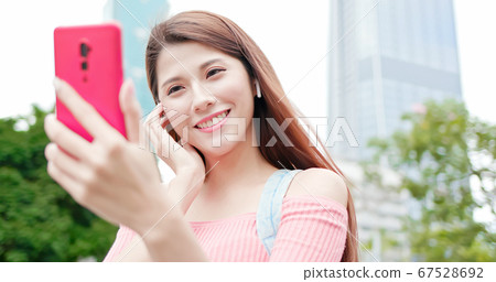 girl listen music outdoor girl listen music outdoor 67528692