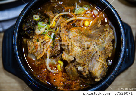 民間廉價的豬骨湯，韓國傳統美食 67529071