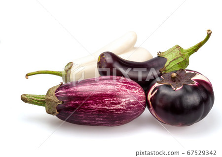 Cuts of eggplant on a white background. 67529342