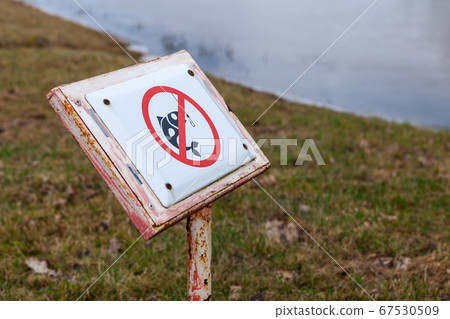 Fishing is not allowed here, caution sign 67530509