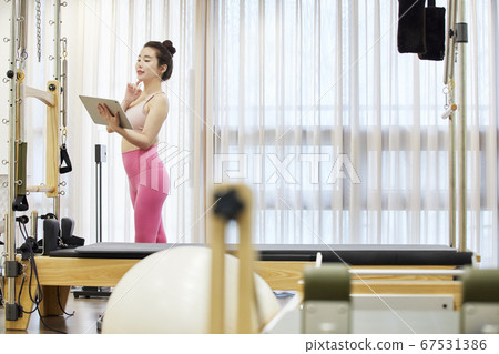 年輕女子，運動，普拉提，體育 67531386