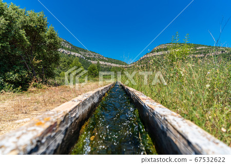 Channel for transporting water to dry zones 67532622