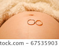 孕婦的肚子在出生前100天 67535903