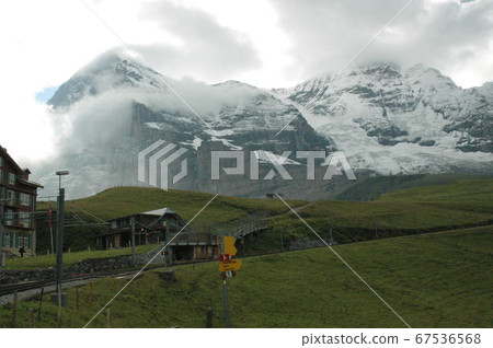 瑞士,克萊因·謝德格,伯恩阿爾卑斯山,艾格峰 瑞士,克萊因·謝德格,伯恩阿爾卑斯山,艾格峰 67536568