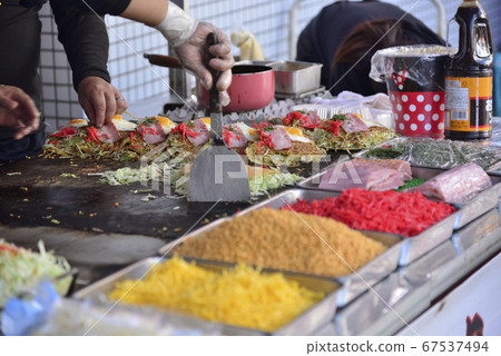 [Kanagawa] Yokosuka: Okonomiyaki stall that stood in front of the station during the festival 67537494