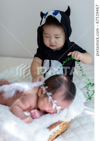 新生照片天使和魔鬼 67539467