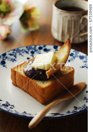 黃油吐司和咖啡 67539469