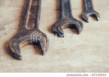 Different old wrenches on a wooden background and copy space. Top view Different old wrenches on a wooden background and copy space. Top view 67539503