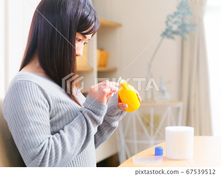 Disinfectant, wound medicine, female copy space 4:3 Disinfectant, wound medicine, female copy space 4:3 67539512