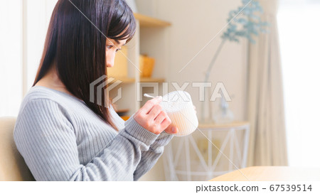 女人拿出棉籤副本空間16：9 67539514