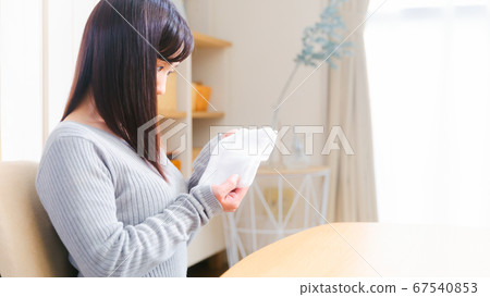 Gauze female copy space 16:9 Gauze female copy space 16:9 67540853
