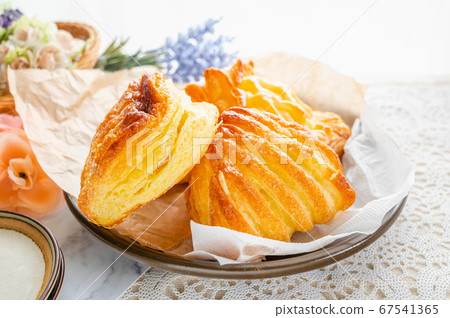 Western confectionery lemon pie Western confectionery lemon pie 67541365