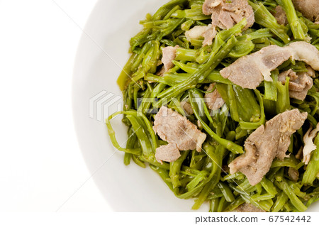 Stir-fried sardines and pork 67542442
