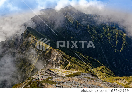 Cloudy North Alps, Unexpected Ruggedness and Karamatsudake 67542919