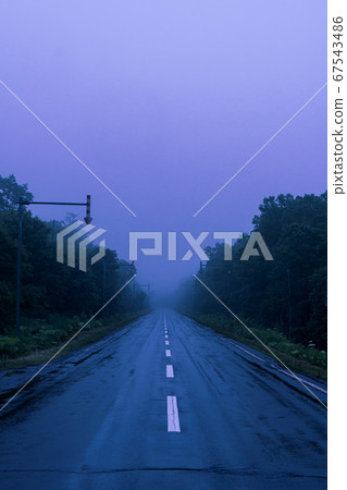 惡劣天氣山路 67543486