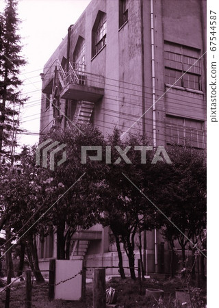 1971年大阪大學豐中校區前Y樓近景 1971年大阪大學豐中校區前Y樓近景 67544587