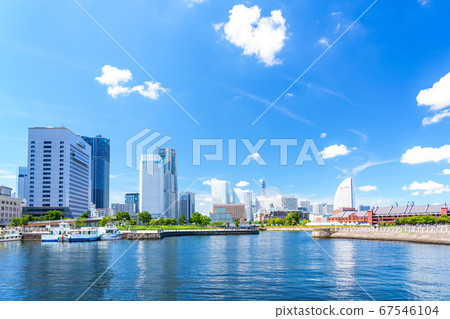 Summer Minatomirai seen from the Elephant Nose Breakwater in Yokohama, Kanagawa Prefecture 67546104