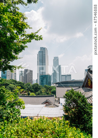 Bongeunsa temple and skyscrapers in Seoul, Korea 67546888
