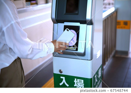 Make a smartphone payment 67548744