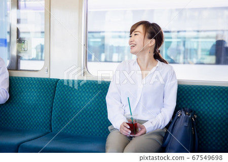 一個女人坐火車 一個女人坐火車 67549698