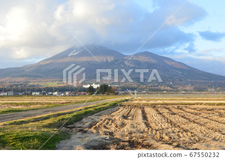 "Sasayama" from the south side (Inawashiro-cho, Tama-gun, Fukushima Prefecture) "Sasayama" from the south side (Inawashiro-cho, Tama-gun, Fukushima Prefecture) 67550232